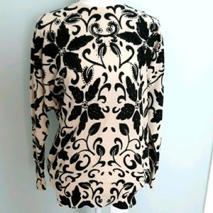 Lambswool sweater, sequin flower design